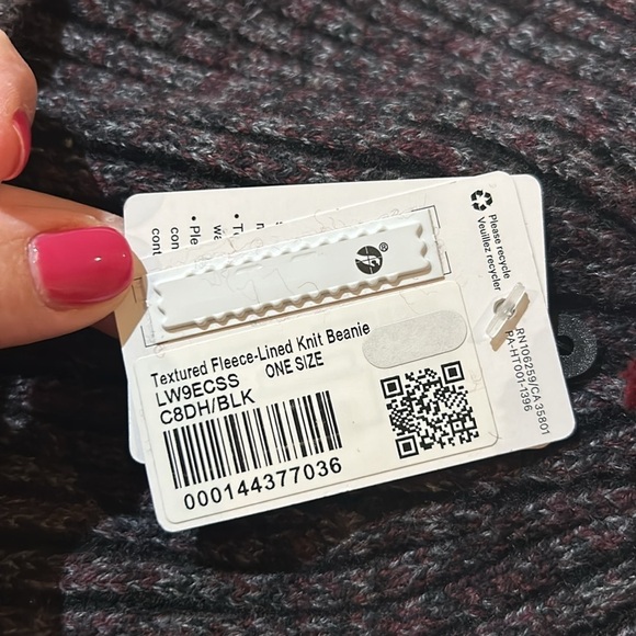 Lululemon textured, fleece line knit beanie.NWT. OS - Picture 4 of 8